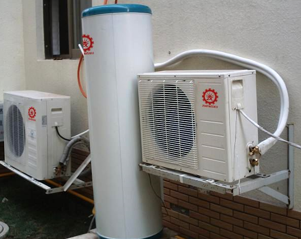 空氣能熱水器或機(jī)組的水箱應(yīng)該怎么補(bǔ)水？